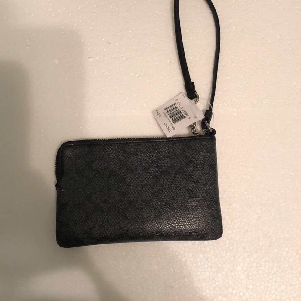 Coach Wristlet- New with Tags - Picture 2 of 3